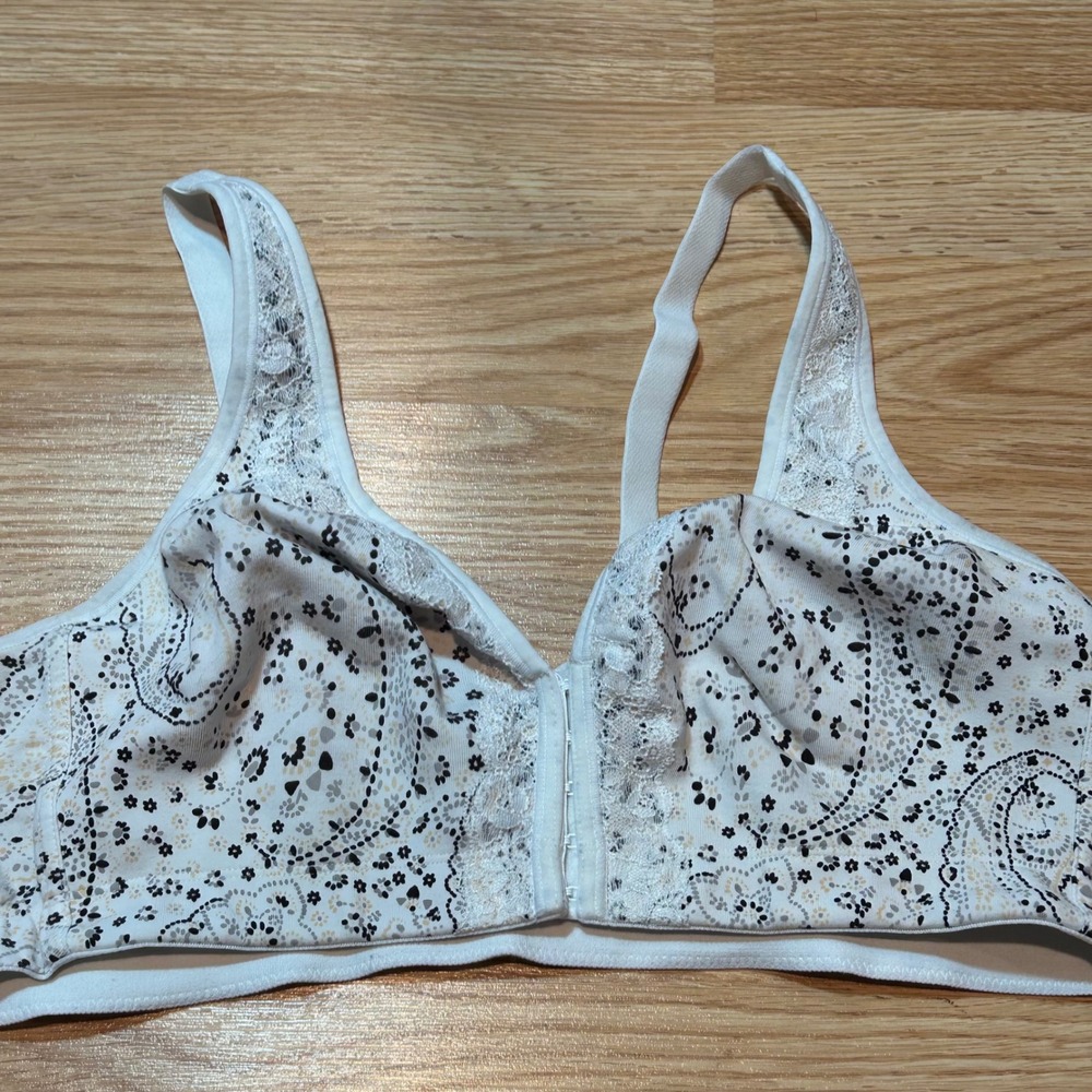 Catherines Intimates Front Close Wirefree Bra 44C White Paisley Floral Lace Trim